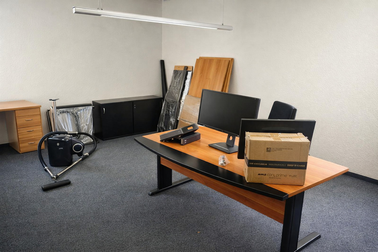 Wohnung in Mainz-Neustadt vor dem Umzug – vollgestellte Zimmer mit Kartons Wohnung in Mainz-Neustadt vor dem Umzug – vollgestellte Zimmer mit Kartons
