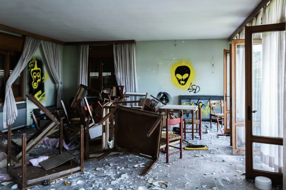 Überfüllte Wohnung vor einer Räumung